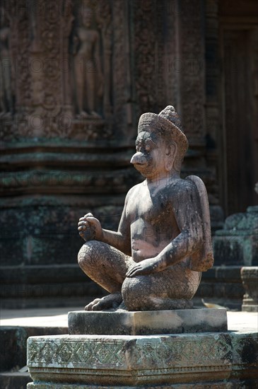 Figure in the ruins of Banteay Srei