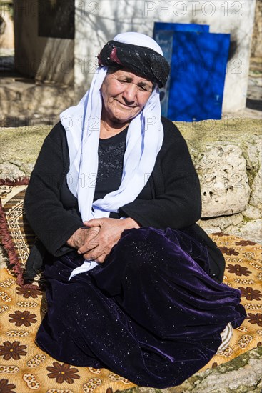Old Yazidi woman