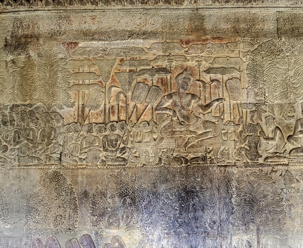 King Suryavarman II holding court