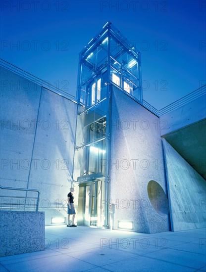 Modern glass lift