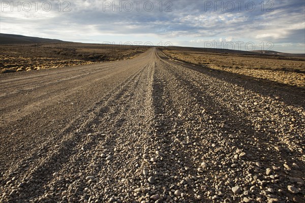 Gravel road to the Cueva de las Manos