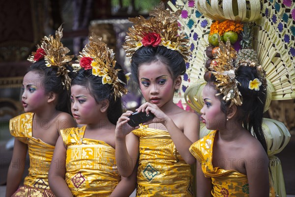 Girls at a Barong dance