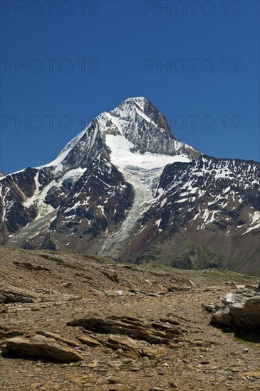 On Loetschenpass