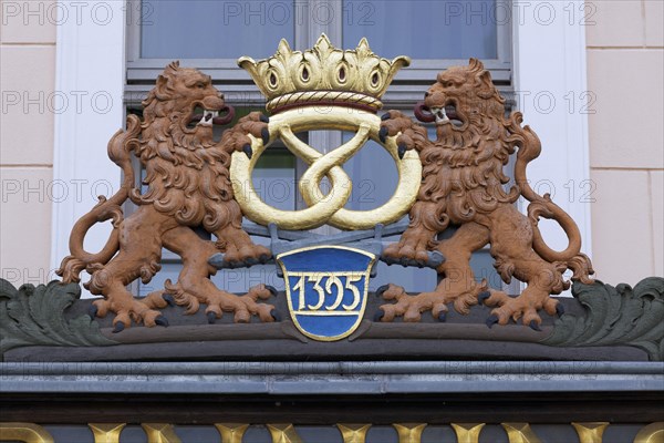 Two lions holding a pretzel