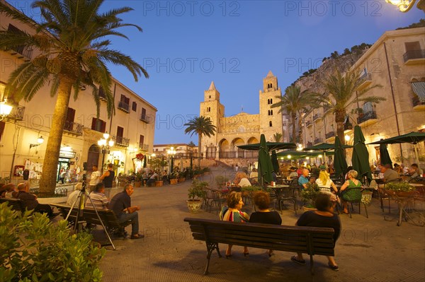 Restaurants on Piazza Duomo square in the evening
