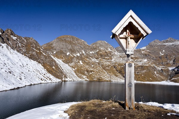 Wayside cross at Wilder See Lake
