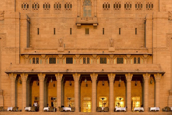 Facade of the garden side with a restaurant