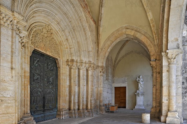 Arch of the main portal