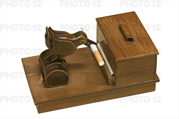 Wooden cigarette dispenser with a bird from the 1950s
