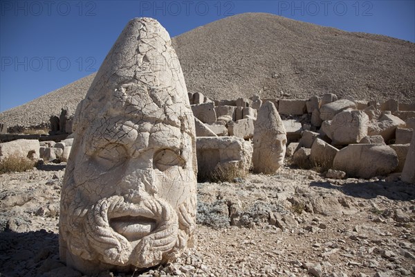 God thrones and gods' heads