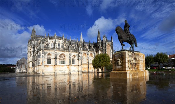 Mosteiro da Batalha with equestrian statue of Nuno Alvares Pereira