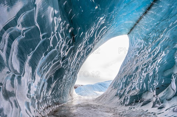 Ice cave in Svinafellsvatn