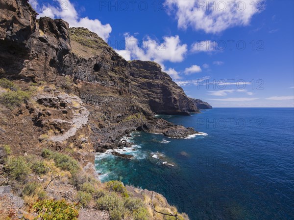 Rocky coastline on the Camino del Poris