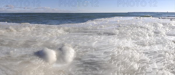Eisterraces formed by waves and frost