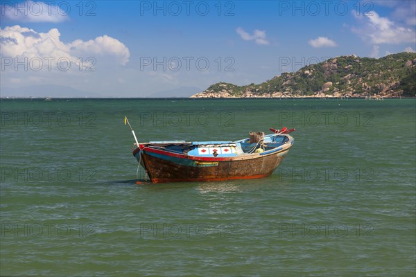 Small fishing boat off the island of Hon Mun