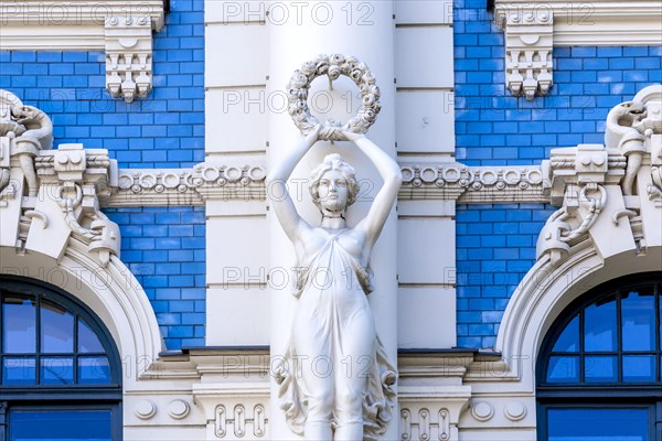 Sculpture on the facade of building No. 4 Strelnieku iela street