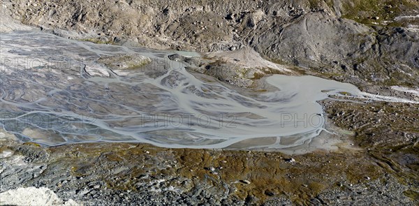 Moraine and floodplains of the Findel Glacier at the Fluh alp