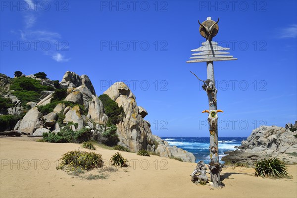 Decorated pole of the hippies in the Valle della Luna