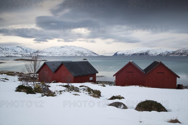 Cottages on Kvalsundet