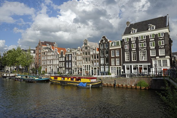 From Blauburgwal towards the Singel Canal