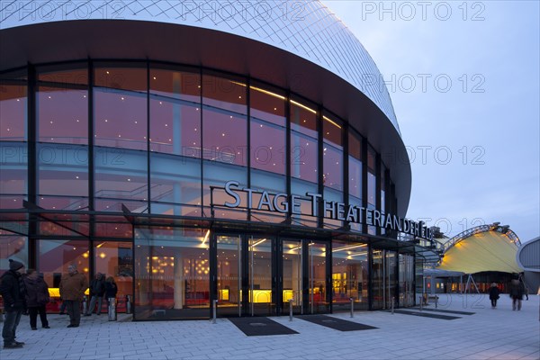 Entrance facade of the Stage Theater an der Elbe