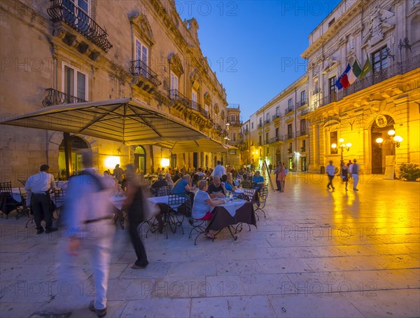 Cafes on Piazza Duomo