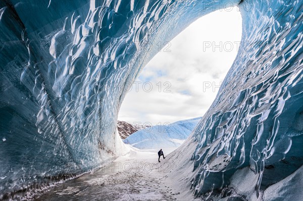 Ice cave in Svinafellsvatn