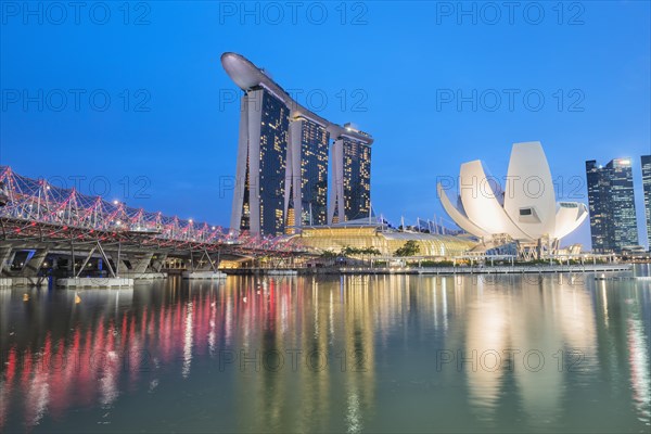 Marina Bay at night
