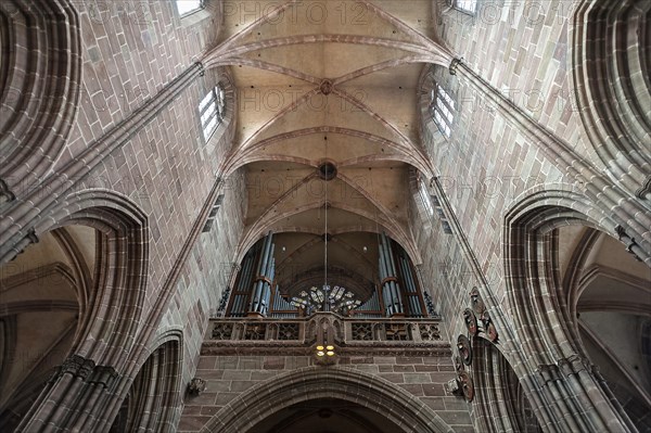 Organ loft with rose window in the Lorenz Church