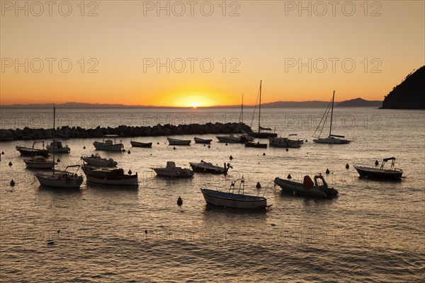 Sunset at the port of Levanto