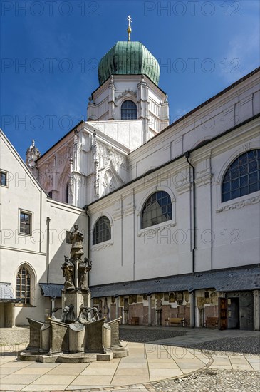 Sixtus chapel on the left