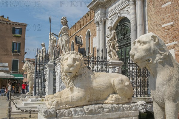Lion sculptures at the main entrance