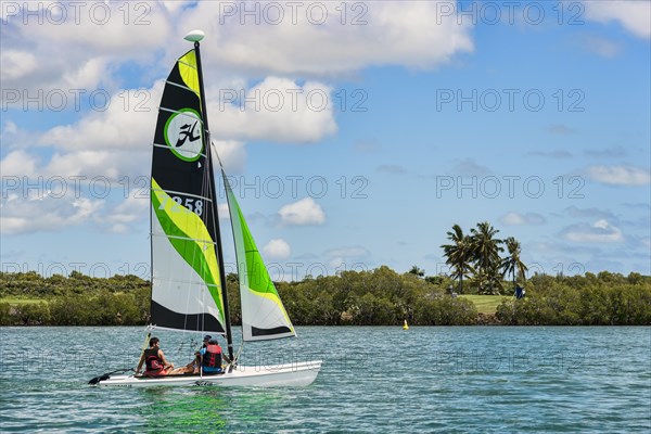 Sailing boat by Ile aux Cerfs