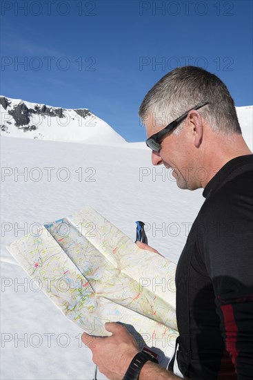 Mountaineer with orientation map