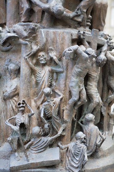 Column 2000 Years of Christianity
