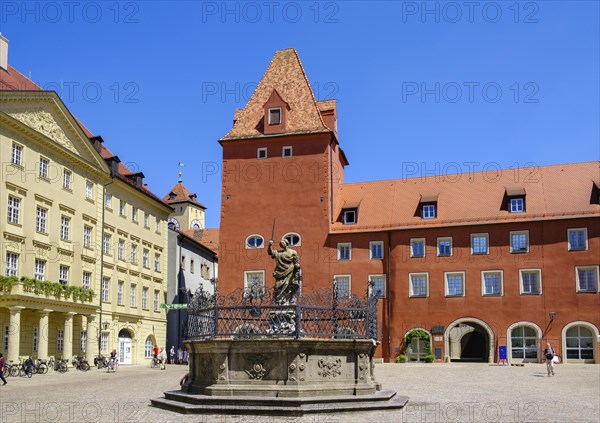 Justitiabrunnen and Neue Waag at Haidplatz