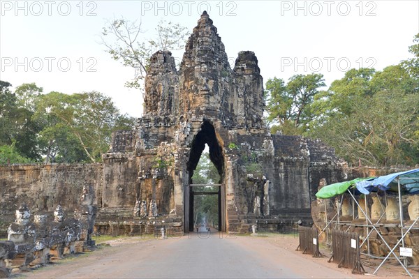 Entrance gate