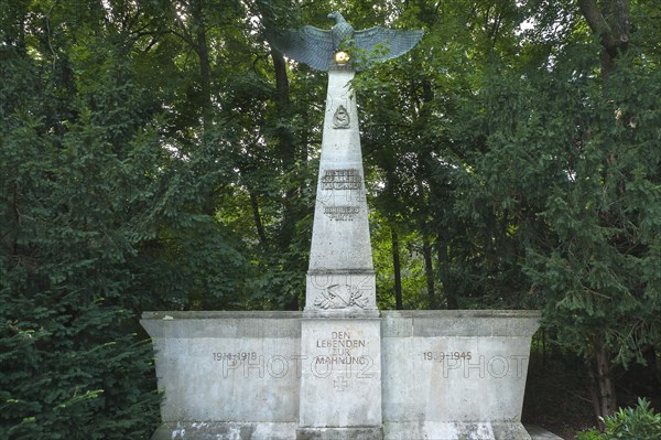 Memorial to airmen