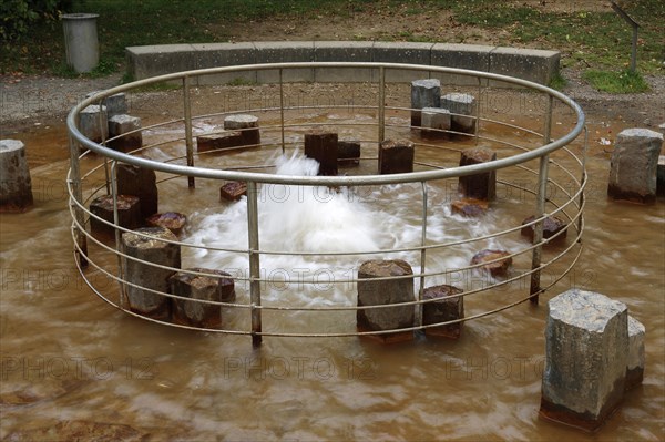 Cold water geyser Wallender Born erupting