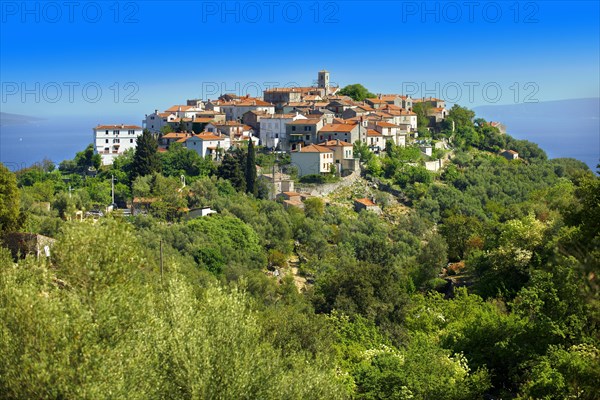 Beli hill town