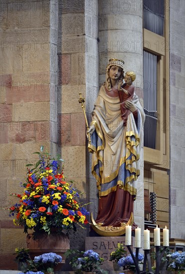 Salve Regina statue