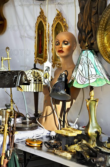 Mannequin and lamps at the Auer Dult annual market