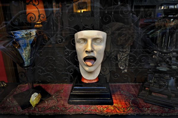 Shop window display with a mask and a glass