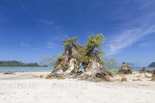 Rock formation on Ao Kwai beach