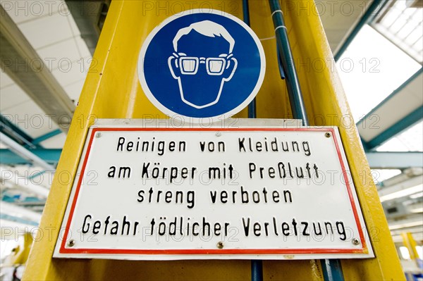 Eye protection sign