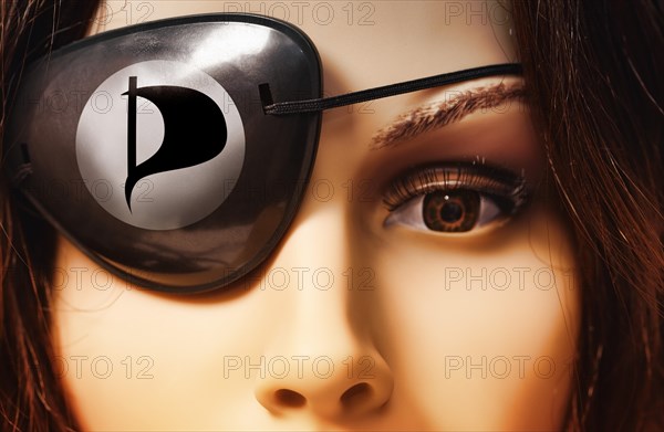 Shop-window mannequin wearing an eye patch
