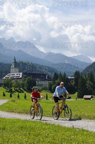 Cycling tour with mountain bikes