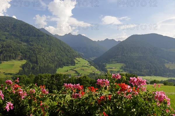 View over the Ridnauntal valley to the Jaufenpass