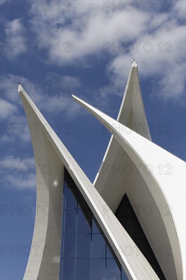 Roof in the form of sails