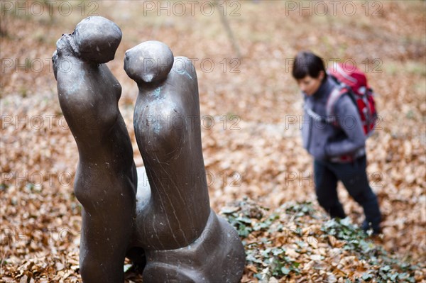 Hiker following the sculpture trail of the artist Sieglinde Tatz Borgogno